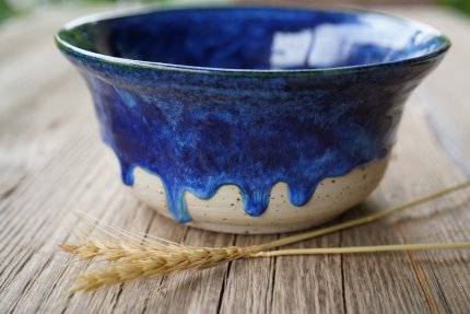 Handgetöpferte Ramen Keramik Schale  – in tiefem Kristallblau